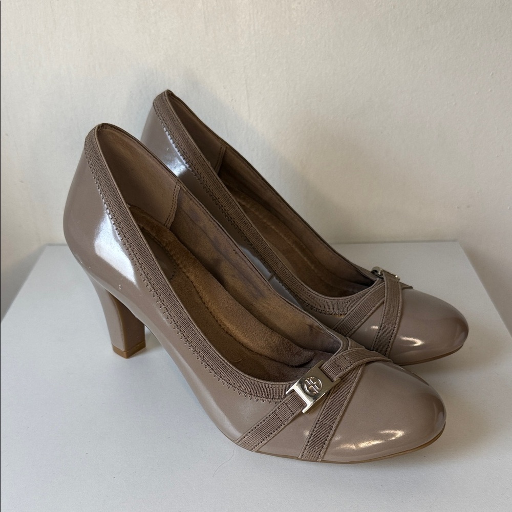 Giani Bernini Taupe Patent Leather Heels 7.5M | Memory Foam Comfort Pumps